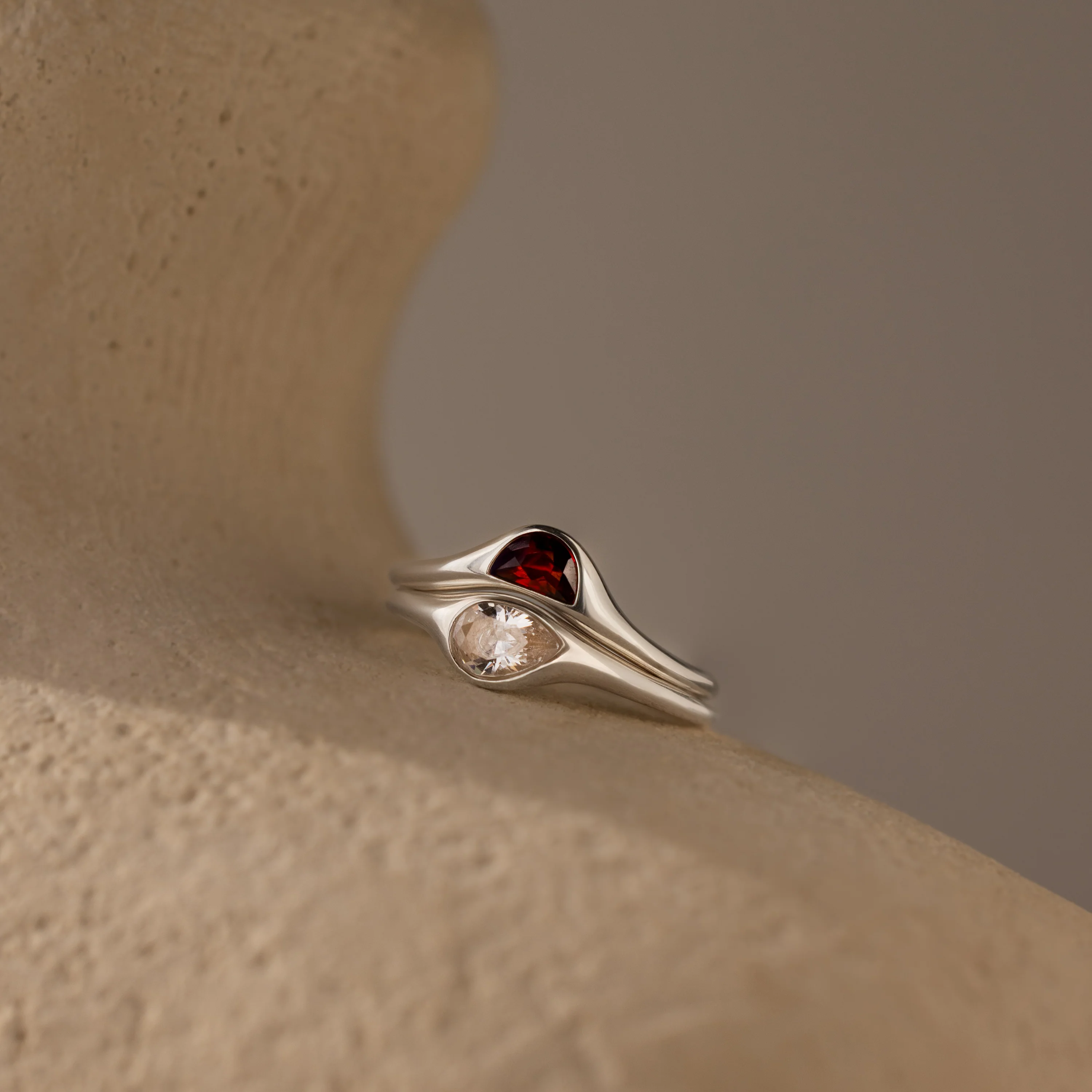 Sculpted Toi et Moi Ring Set - Image 3