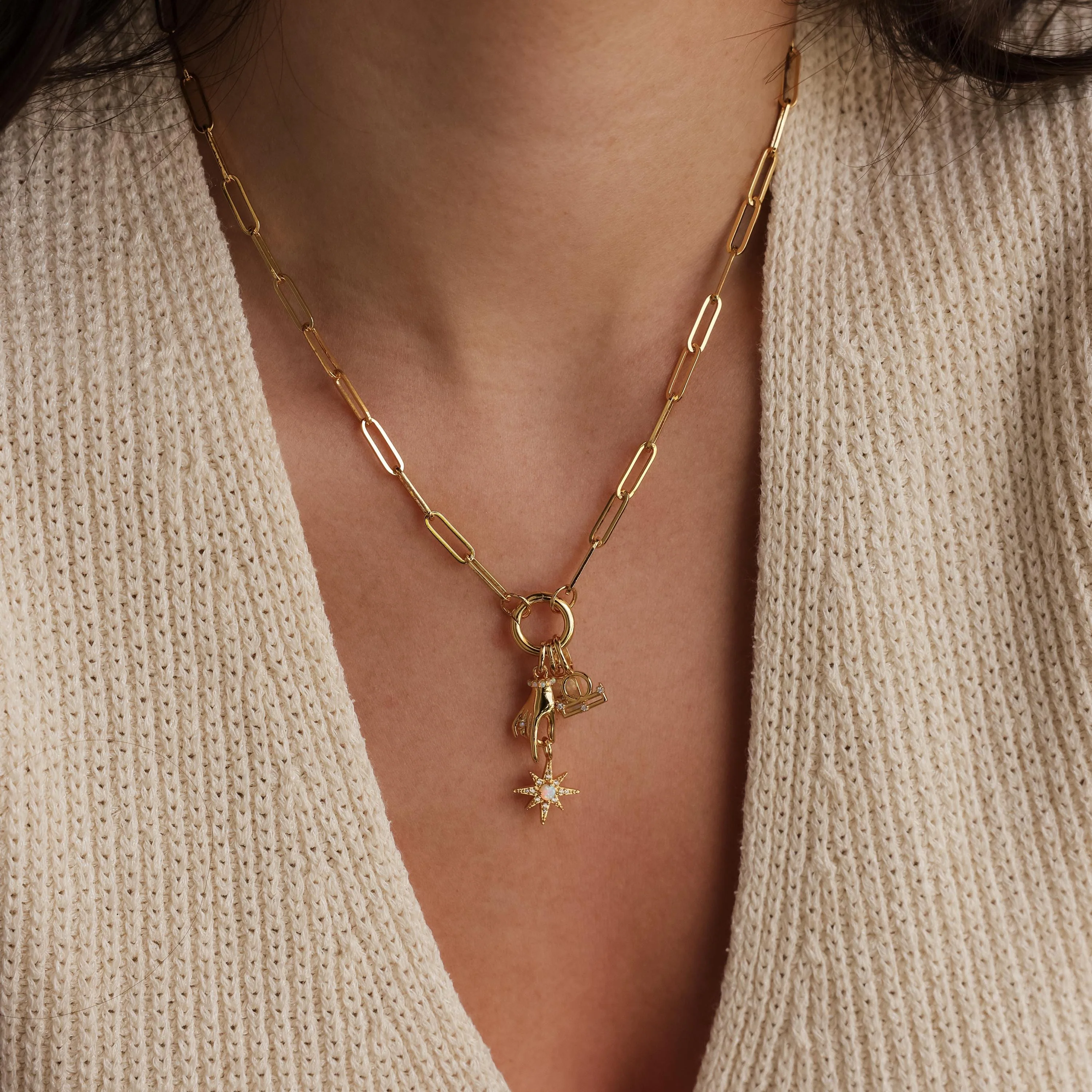 Star Opal Hand Charm in 18K Gold - Image 4