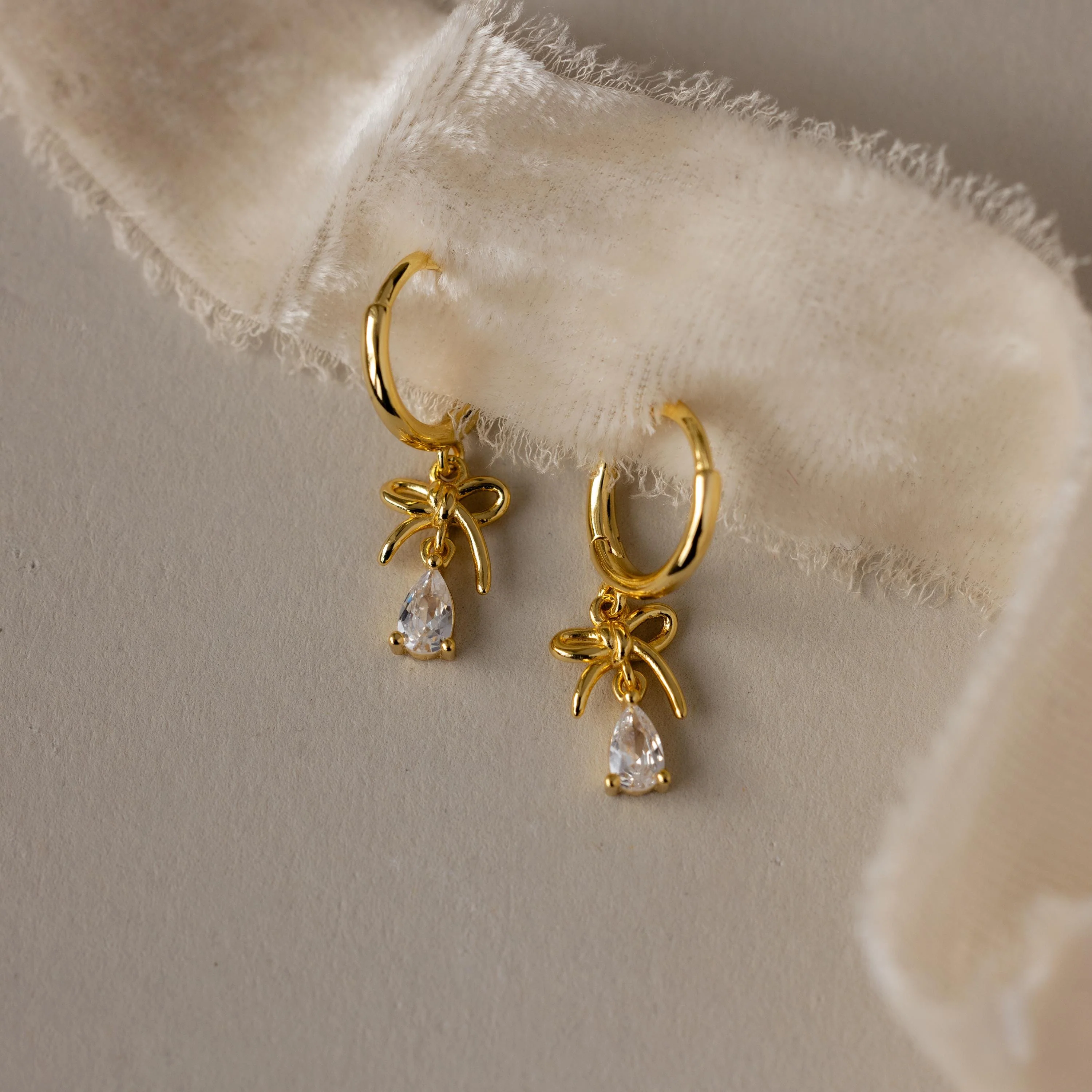 Teardrop Ribbon Charm Hoops in 18K Gold - Image 3