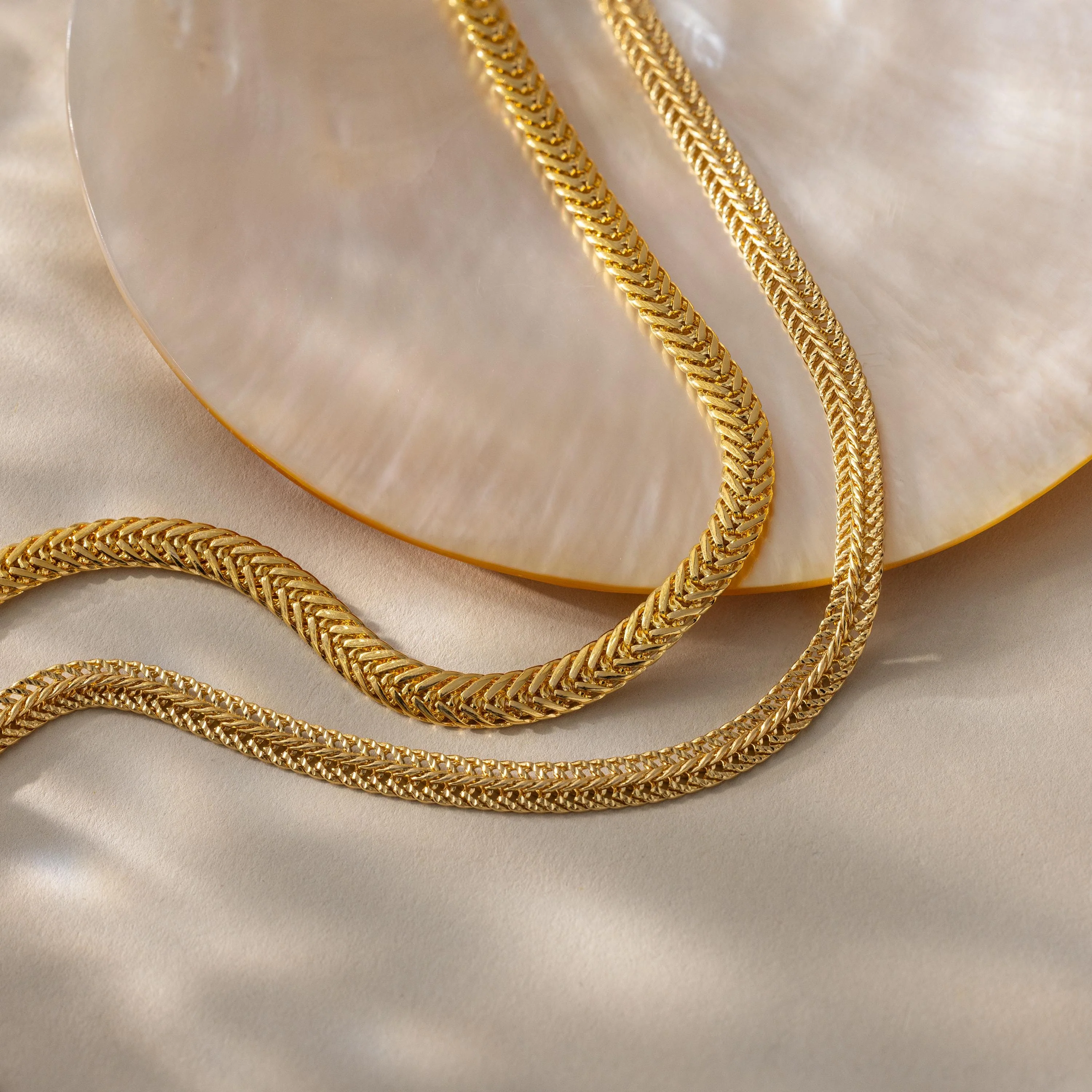 Thick Mesh Chain Necklace in 18K Gold - Image 3