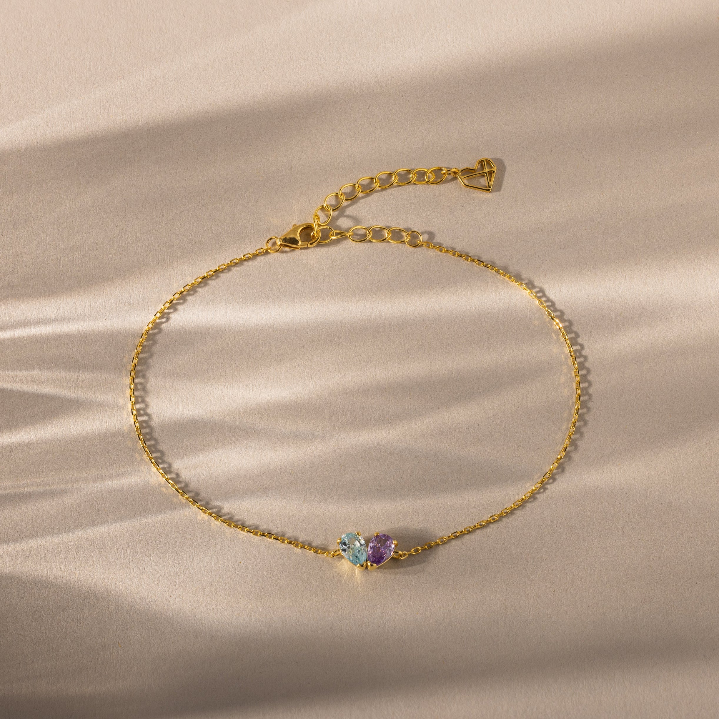 Toi et Moi Teardrop Heart Bracelet in 18K Gold - Image 5