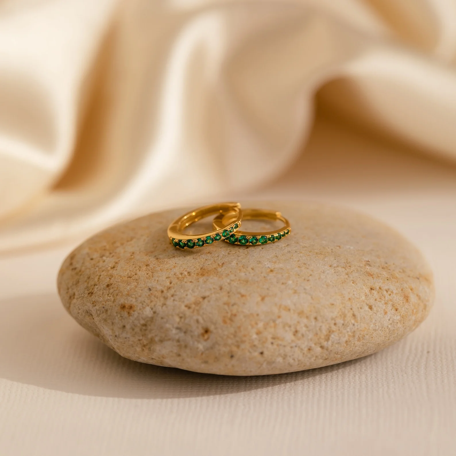 Vera Pave Emerald Huggies